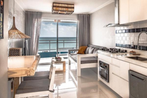 Rooftop corner beach apt, fantasic view over ocean